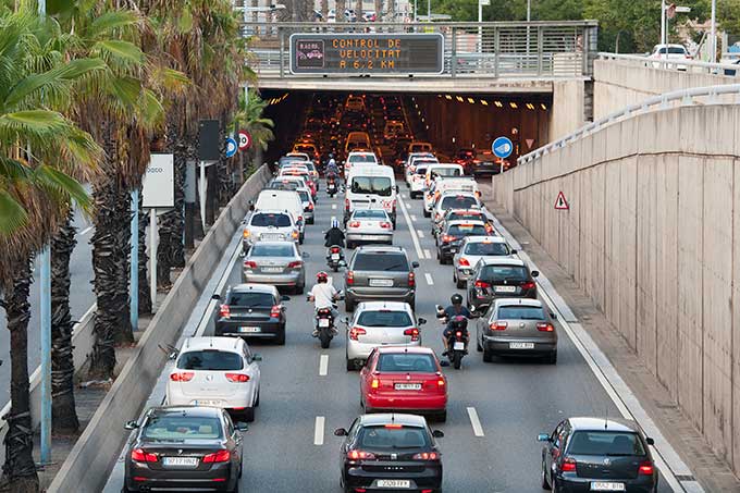 Embús a Barcelona, congestió de trànsit a la Ronda