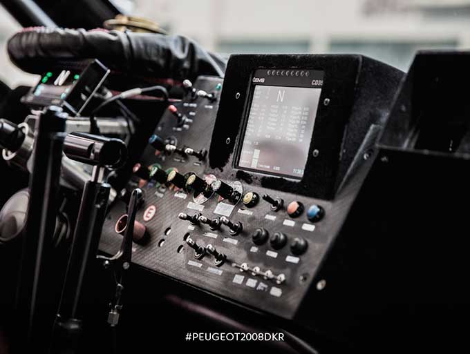 interior cotxe Peugeot 2008 Dakar