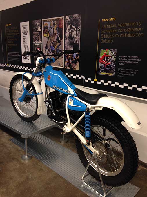 moto Bultaco blava